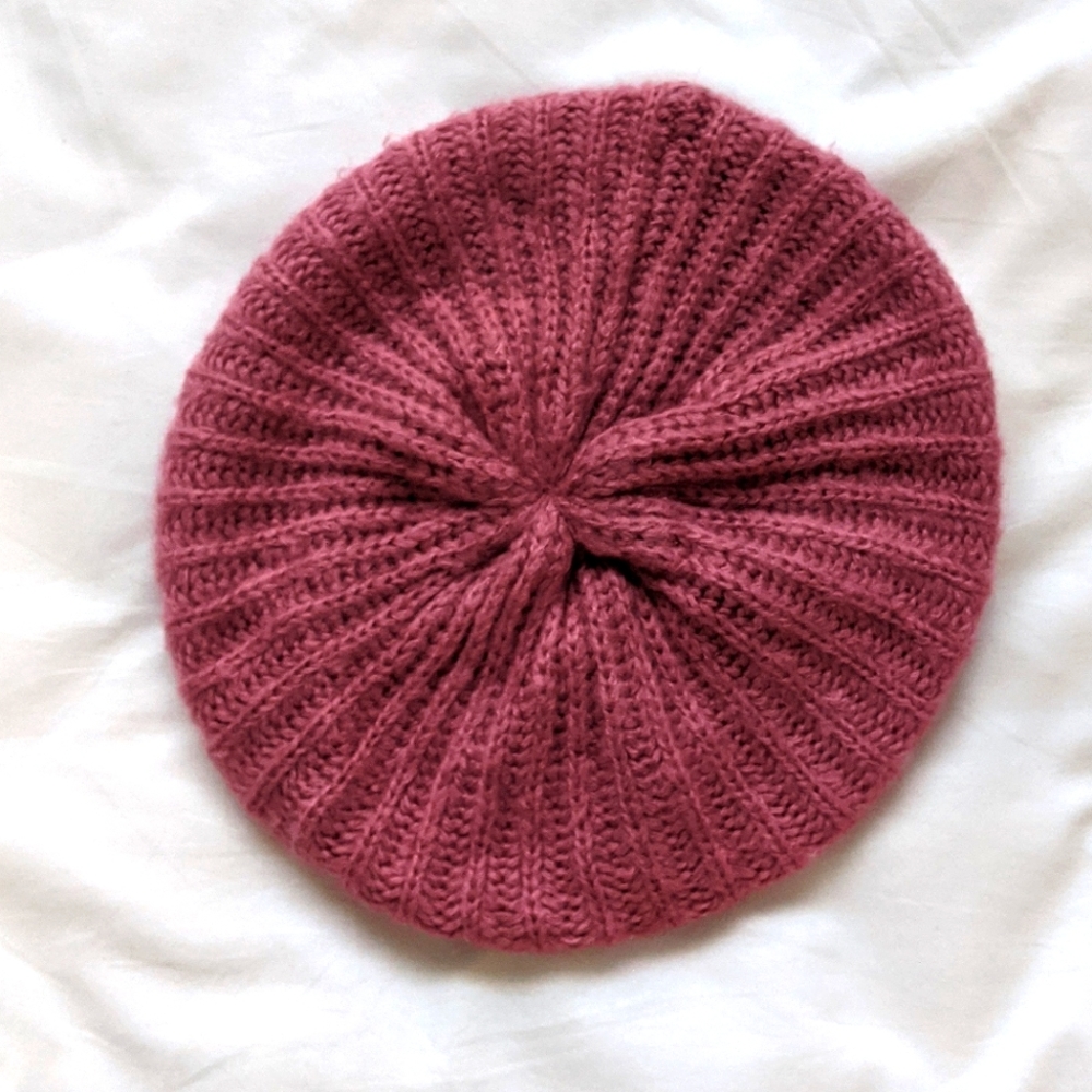 NWOT 100% Acrylic Knit Beret Winter Hat Dusty Mauve Pink